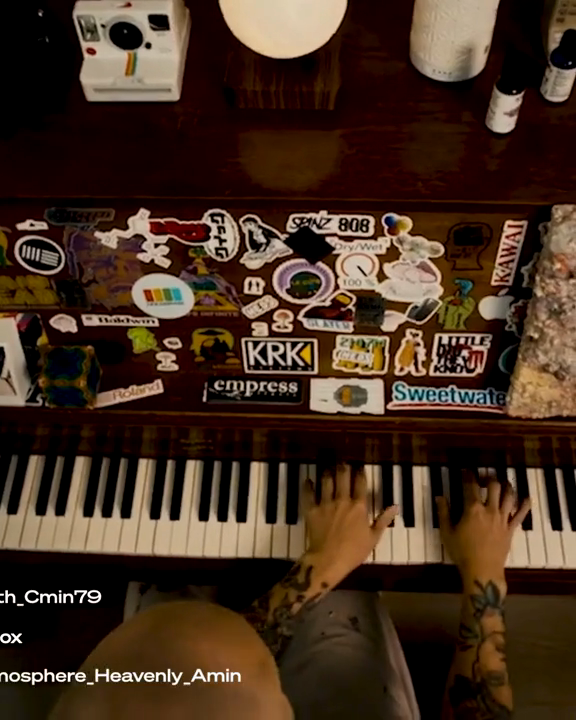 Splice music production: musicians, studio sessions and instrument close-ups.